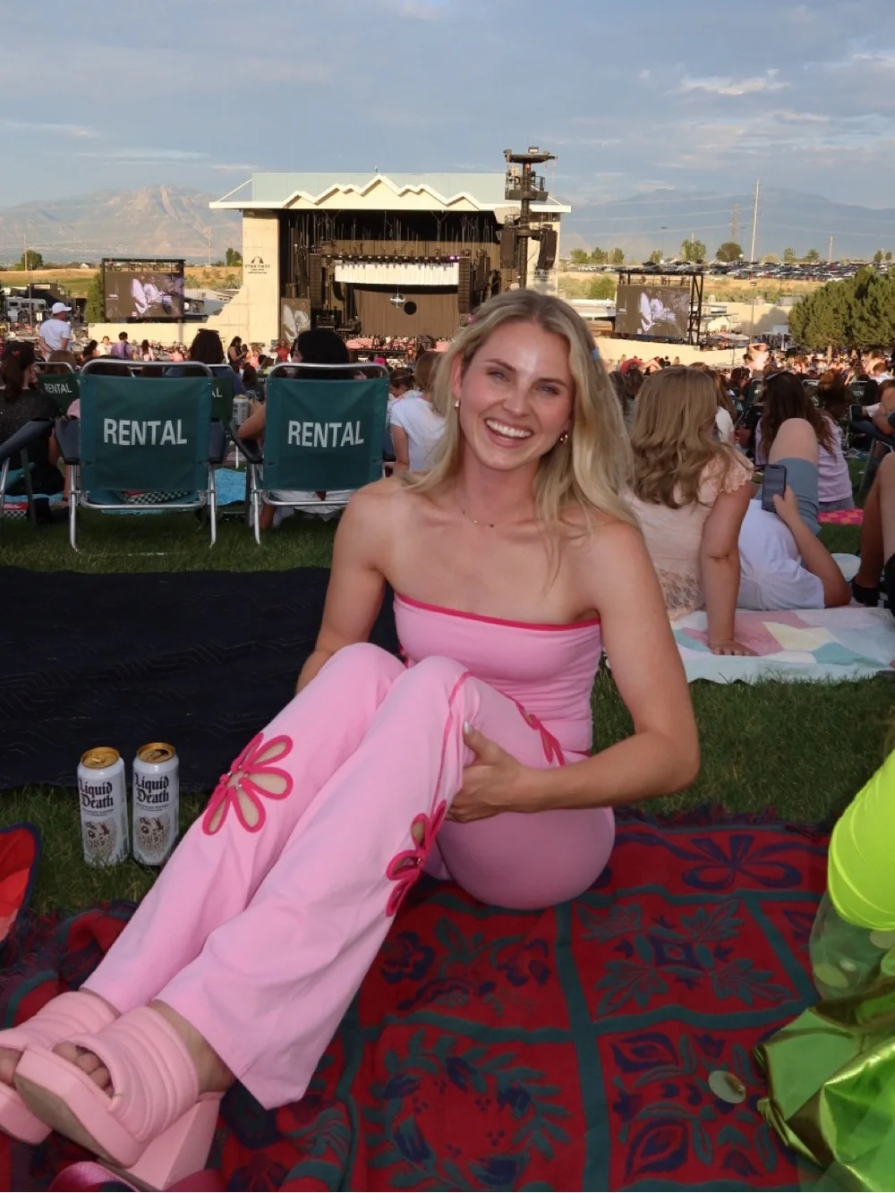 Hilary Duff concert outfit